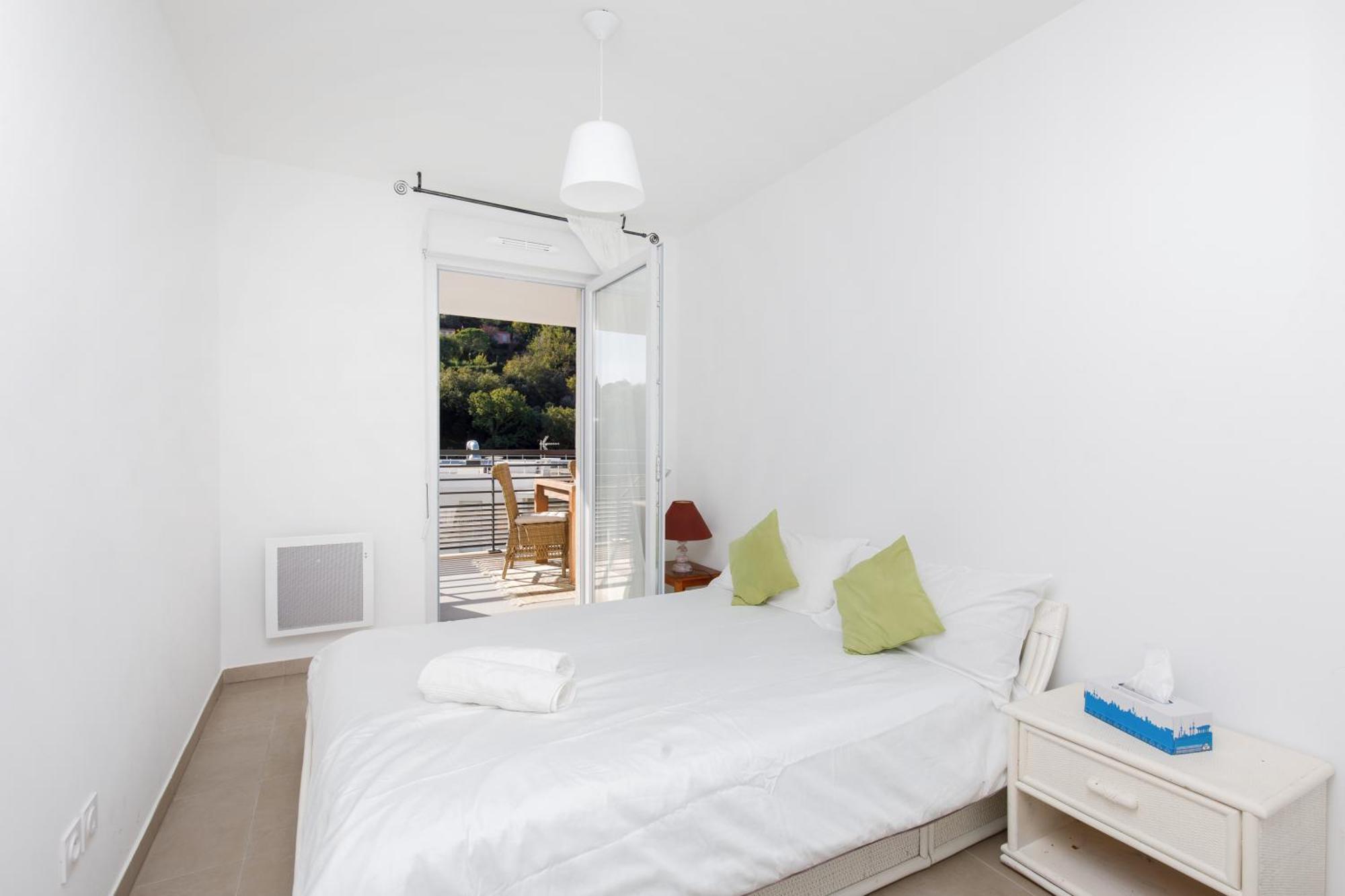 Lovely 2 Bedroom Condo With Pool Vallauris Exterior photo