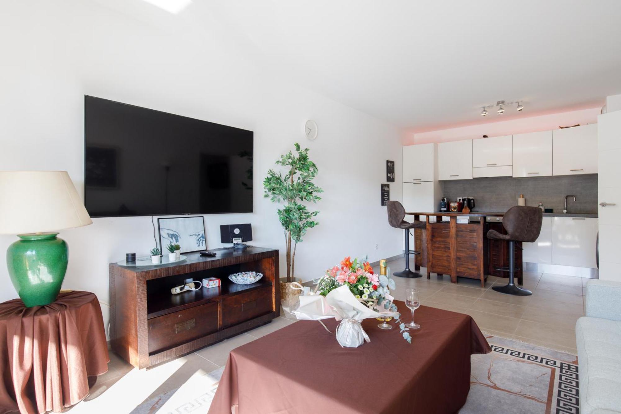 Lovely 2 Bedroom Condo With Pool Vallauris Exterior photo
